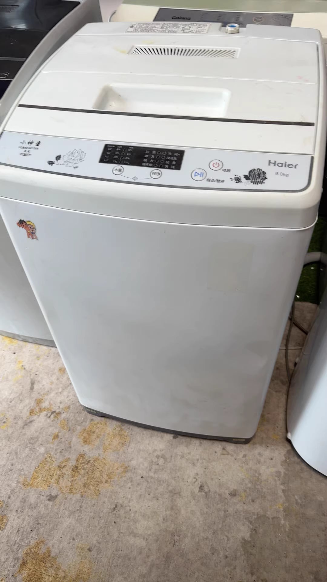 A large number of second-hand washing machines for sale