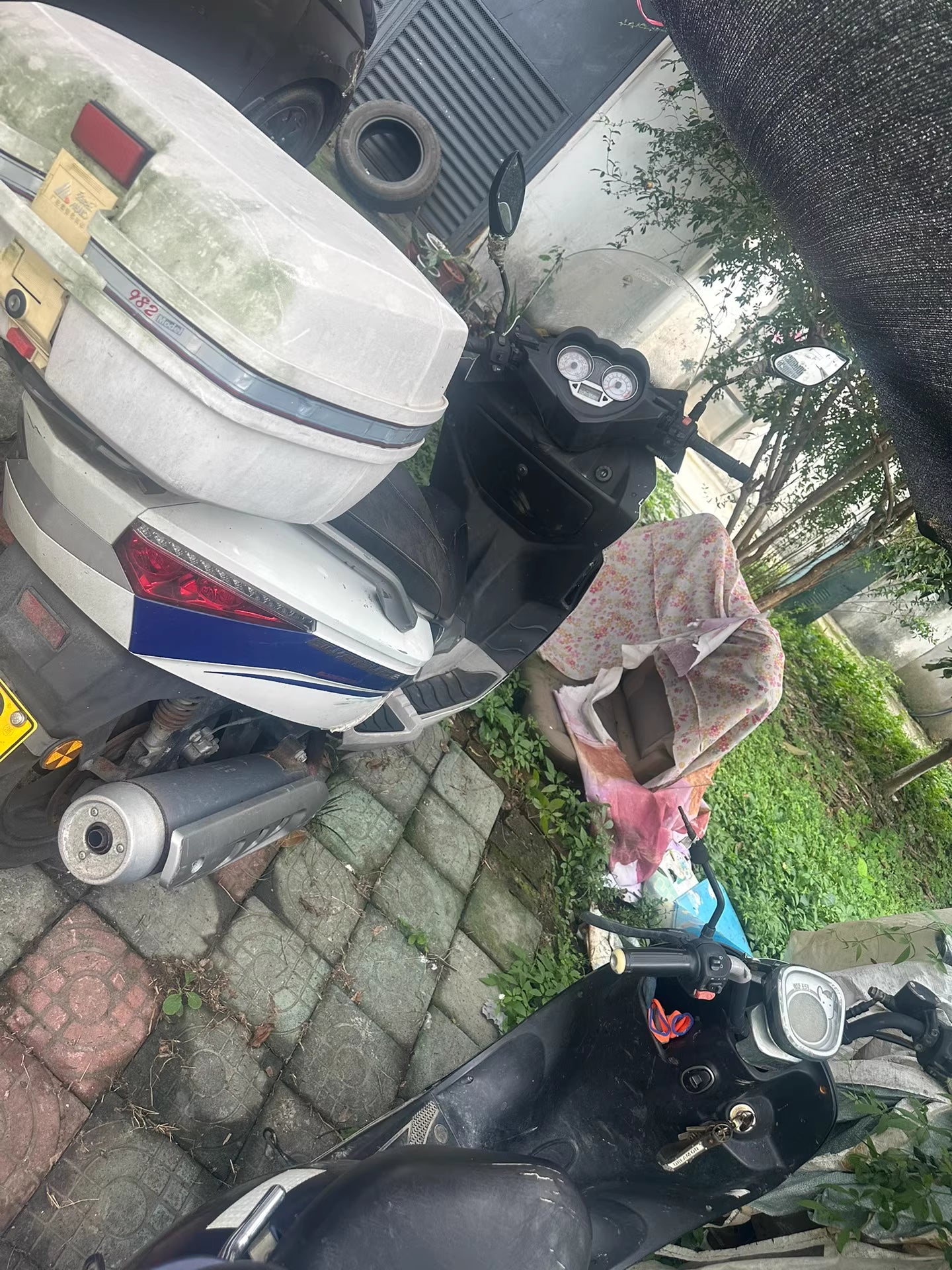 Benali 250 scooter