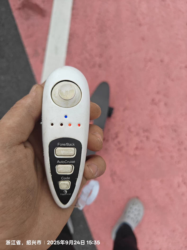 Maxfind ultra-thin electric skateboard