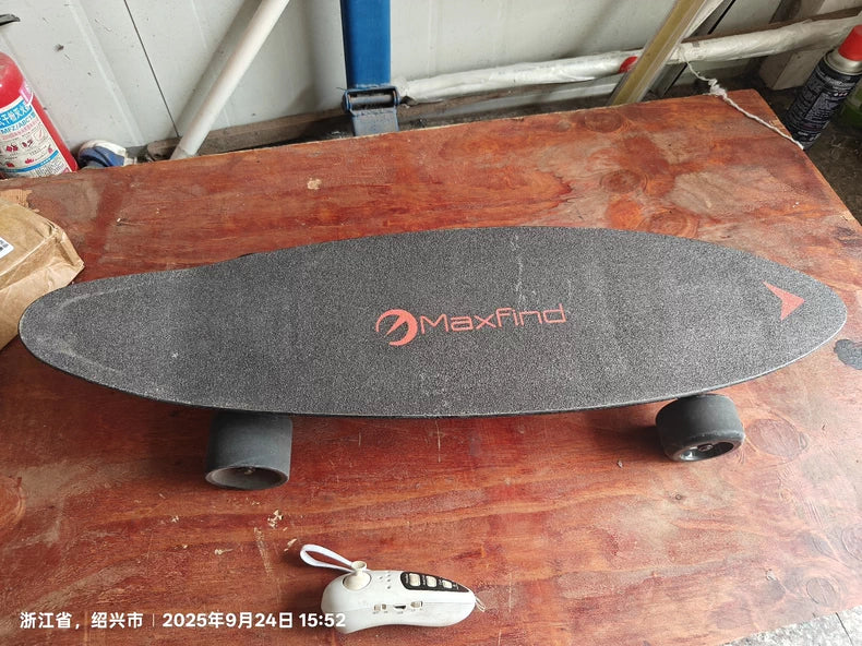 Maxfind ultra-thin electric skateboard