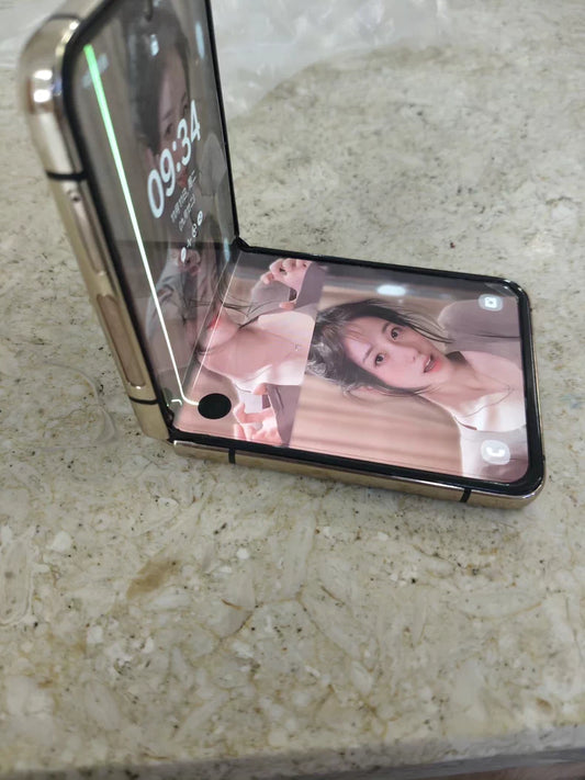 Samsung Galaxy Z Flip3