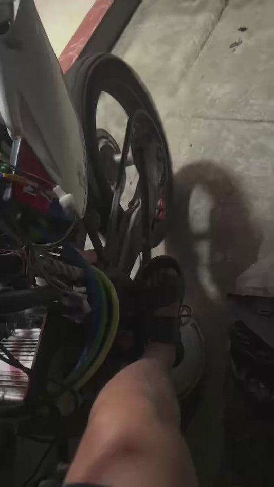 Mid-mounted motocross electric bike
