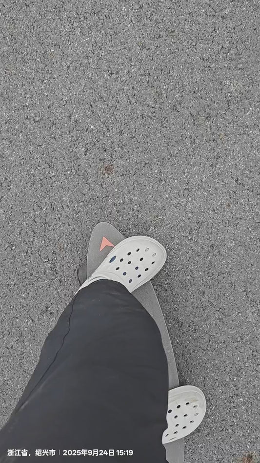 Maxfind ultra-thin electric skateboard